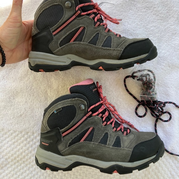 Women’s Hi tech ladder ankle height, hiking boots, gray/pink size 7 1/2 medium - Picture 3 of 10